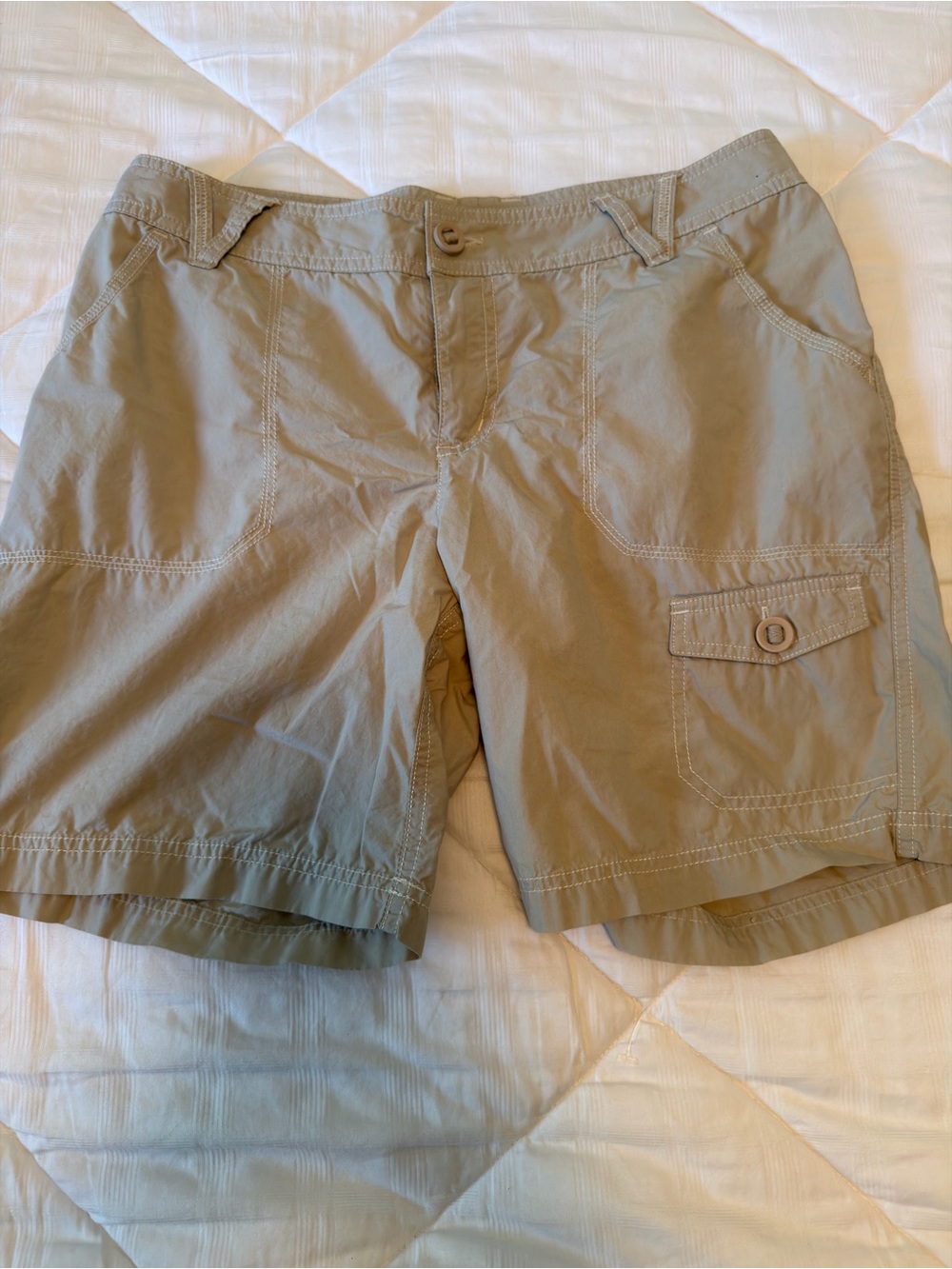 Columbia Light Khaki Women's Cargo Shorts - Classic Casual